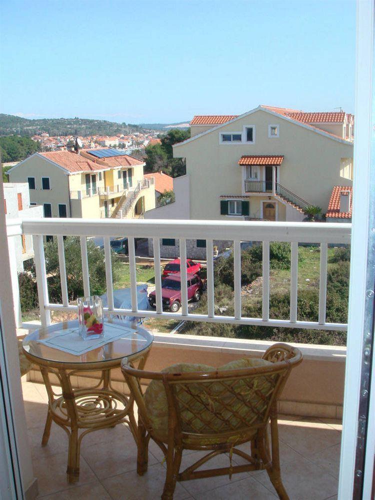 Apartments Mia Stari Grad  Luaran gambar